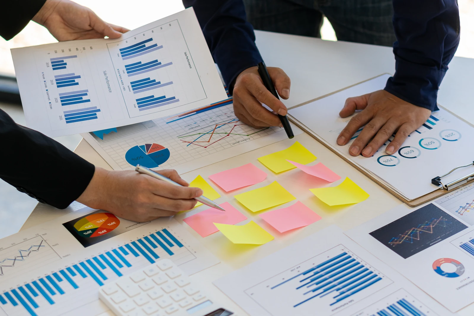 Fractional Chief Data Officer guiding executive team in strategy session